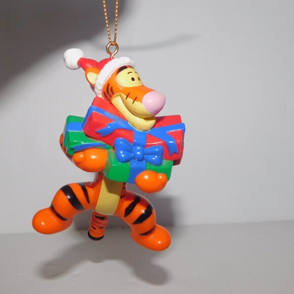 VTG 4" Winnie the Pooh Alderbrook Tigger with Presents Christmas Tree Ornament - Picture 5 of 11